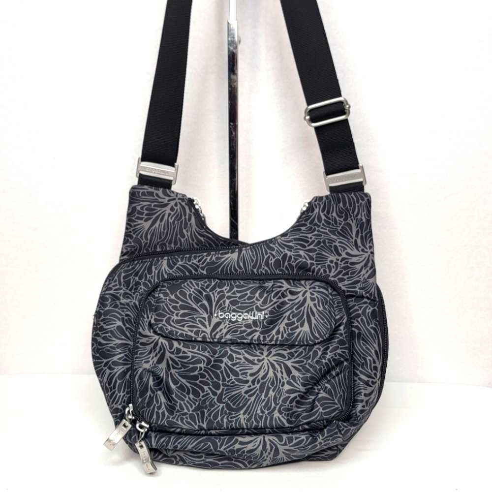 EUC‎ Baggallini Black Crossbody Bag. P207